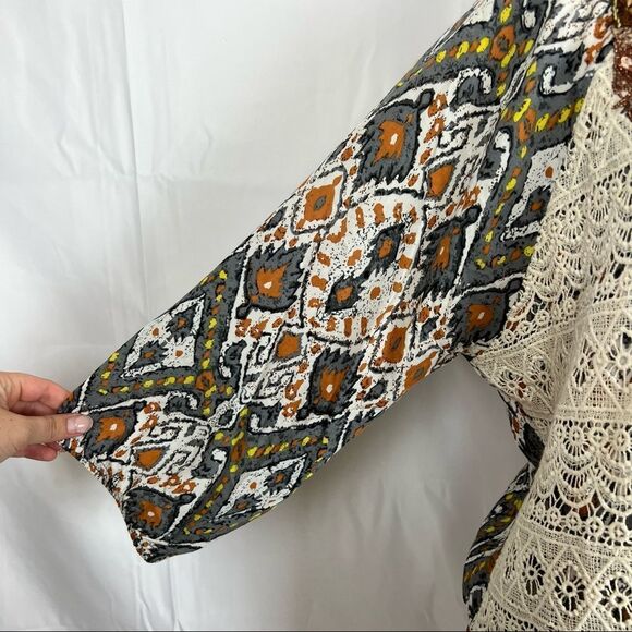 BKE Buckle Lace Over Lay Bohemian 3/4 Sleeve Top Womens Size Large - Picture 6 of 16